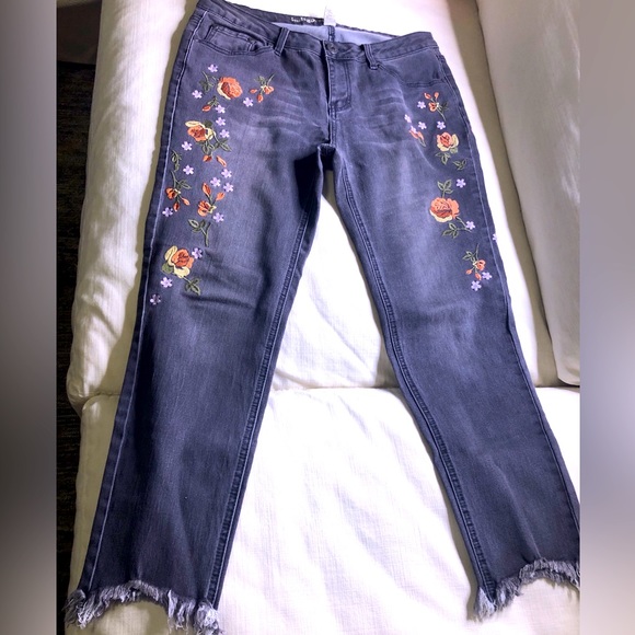 Embroidered floral jeans - Picture 1 of 7